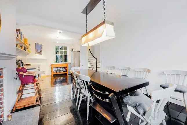 Terraced house to rent in Cheyne Walk, London SW10