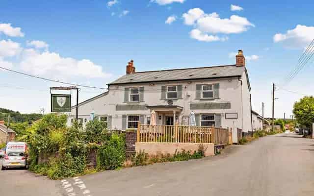 Ebrington Arms: Pub with Accommodation For Sale or Lease