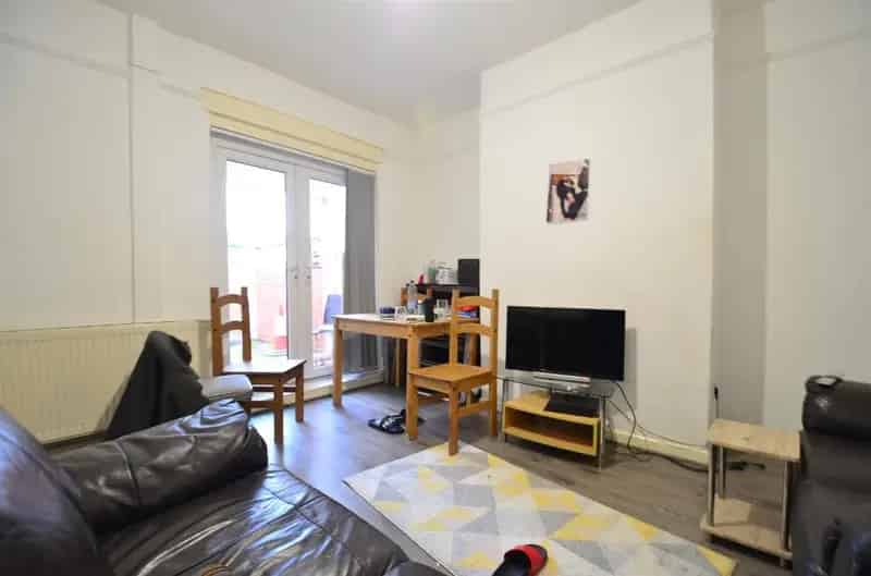 5 Bedroom Terraced House Near University of Birmingham