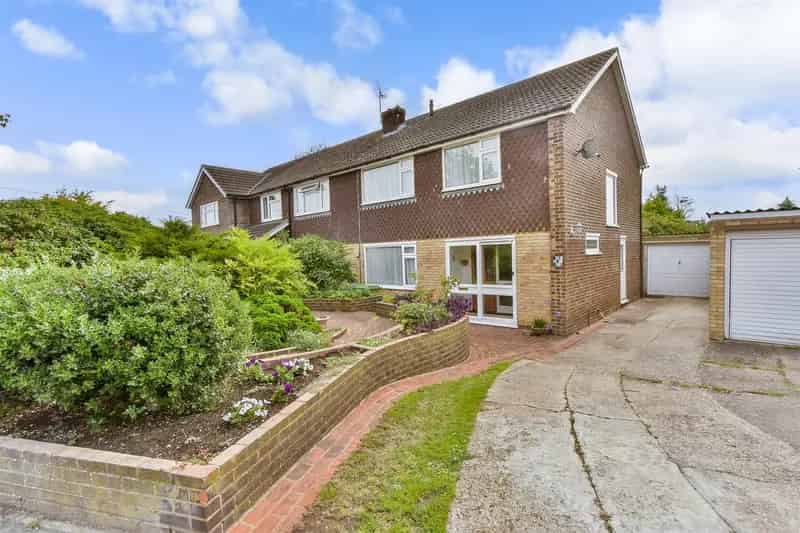 4 bedroom semi-detached house for sale