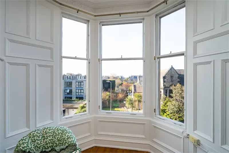 2 Bed Flat Trinity Edinburgh Sea Views Modern Kitchen
