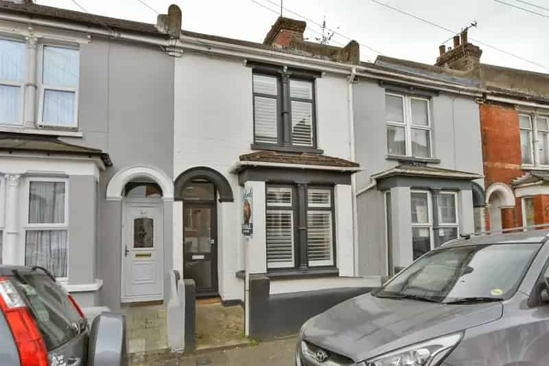 3 Bedroom Terraced House For Sale Near High Street Station