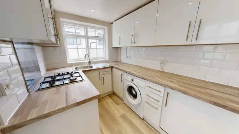 2 Bedroom House for Sale in Leckhampton