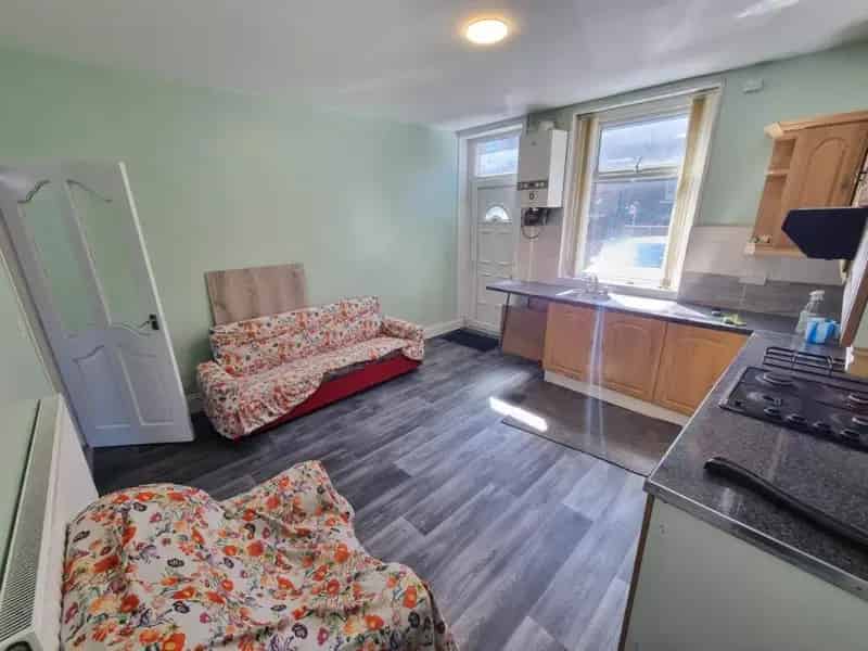 3 Bedroom Terrace House BD7 Off Street Parking Family Home