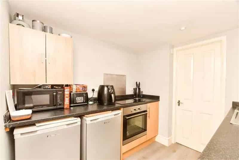 1 Bed Flat for Sale - Private Drive & Garden