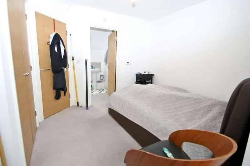 4 Bed House for Sale Brookwood No Onward Chain