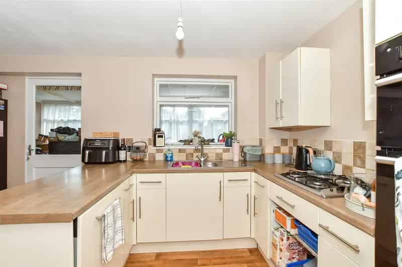 3 Bedroom Semi-Detached House for Sale in Paddock Wood
