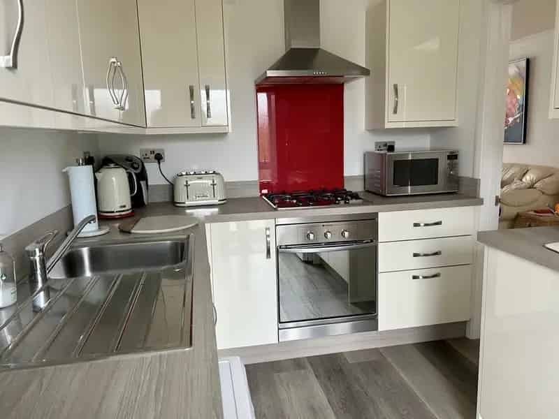 3-Bed End Terrace House Peaceful Escape Recently Replaced Roof Gas Central Heating
