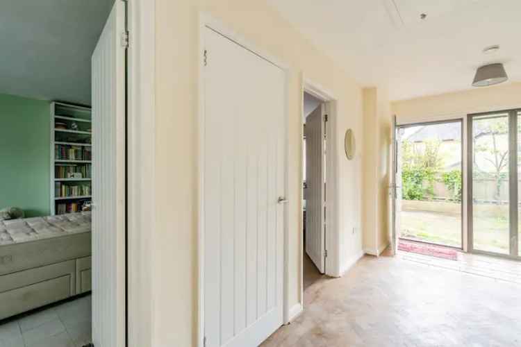 2-Bed Detached Bungalow near Hotham Park