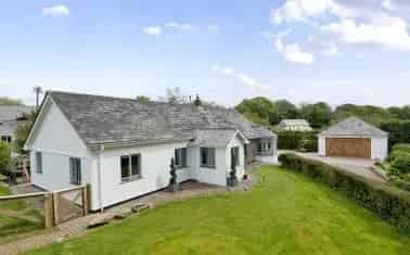 3-Bedroom Bungalow with Annexe, Large Garden and Double Garage