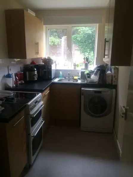 Flat For Rent in Elmbridge, England