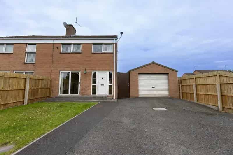 3 Bed Semi-Detached House with Detached Garage