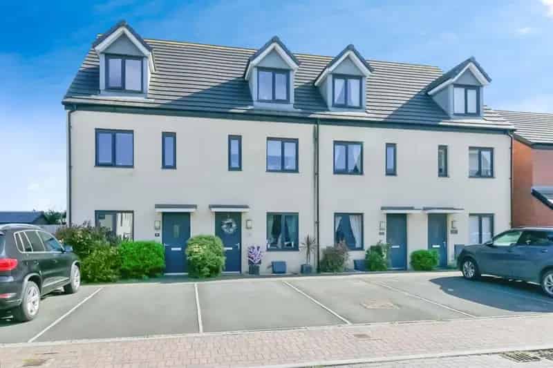 4 Bedroom Teraced House Near Barry Island