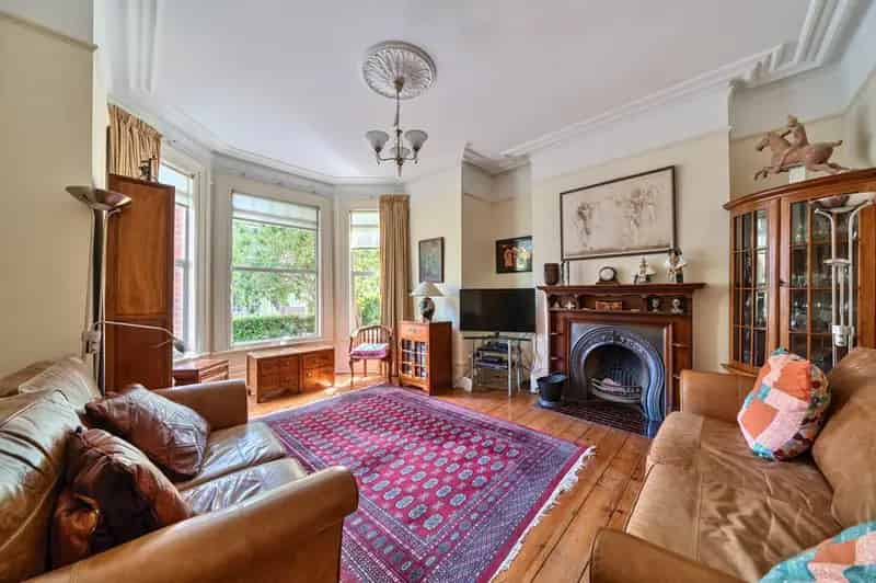 6 bedroom terraced house for sale