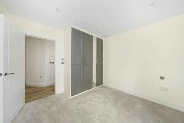 2-Bed Apartment in Fulham's Templer Apartments