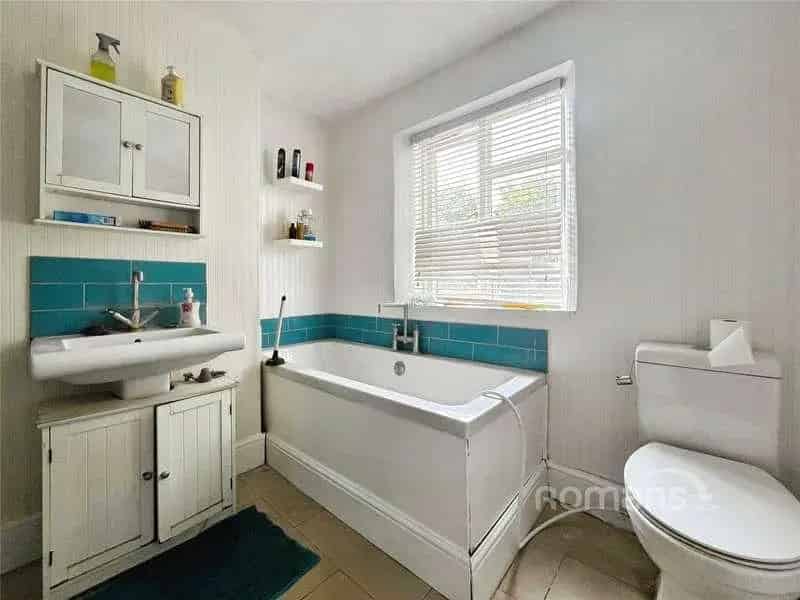 2 Bed House for Sale - Generous Garden & Parking