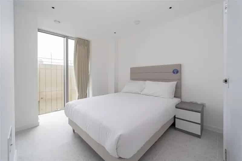 0 Bedroom Studio Apartment to Rent in London