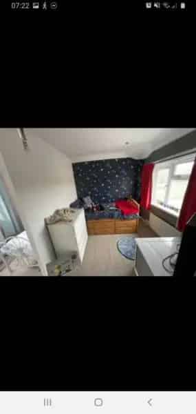 2-3 Bedroom House Near Amenities Large Garden