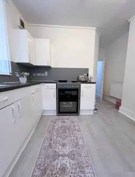 2 Bed Ground Floor Flat Near Chelsea Private Garden