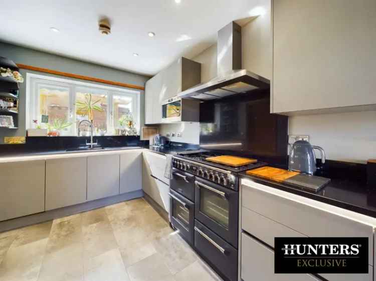 4 bedroom House
 For Sale 
Total Size: 1262 SQ FT