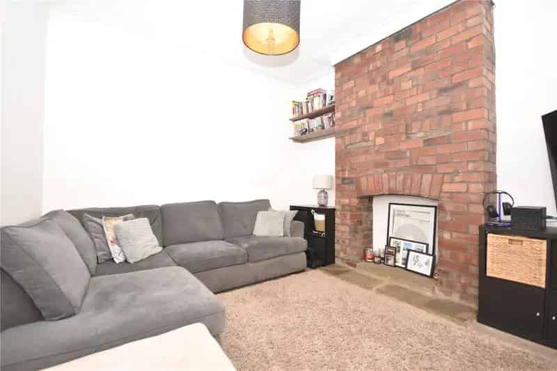 Stunning Two Bedroom End Terrace House in Kippax