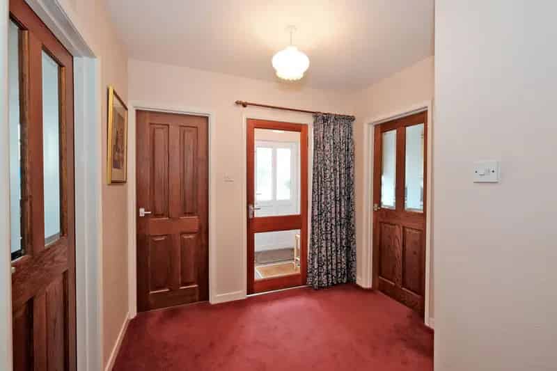 3 Bed Detached House with Garage and Sunny Garden West End