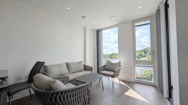 One Bedroom Apartment near Harrow on the Hill Station