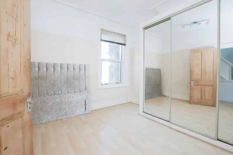 4 Bedroom Maisonette Near Southbourne High Street