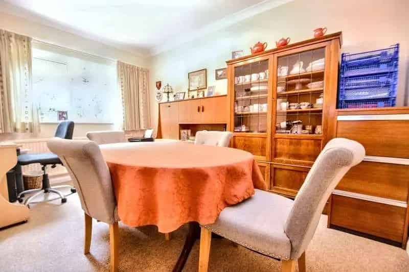 2 Bed Flat for Sale in Broadstone