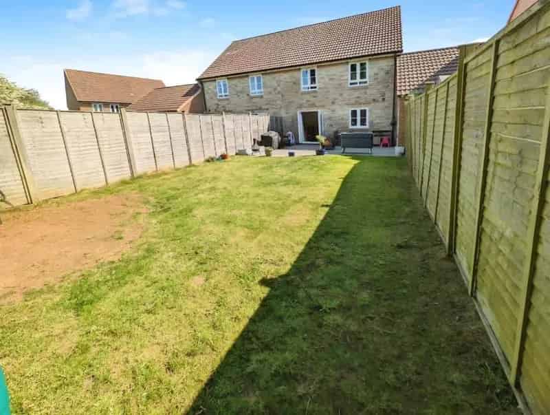 4 Bed Semi-Detached House for Sale