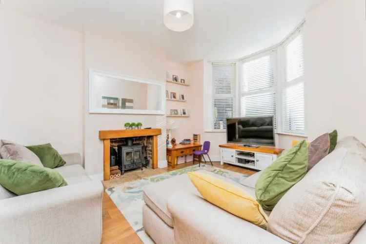 3 Bed Mid Terrace House Rushden Off Road Parking Garage