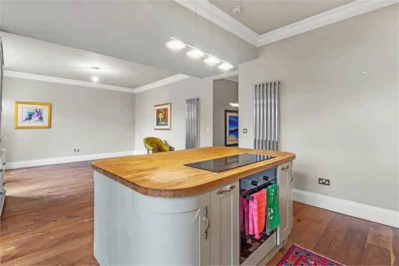 2 Bed Flat Basement with 1 Reception Room in Edinburgh
