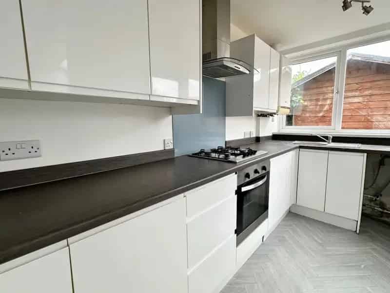 3 Bedroom End Terraced House To Let