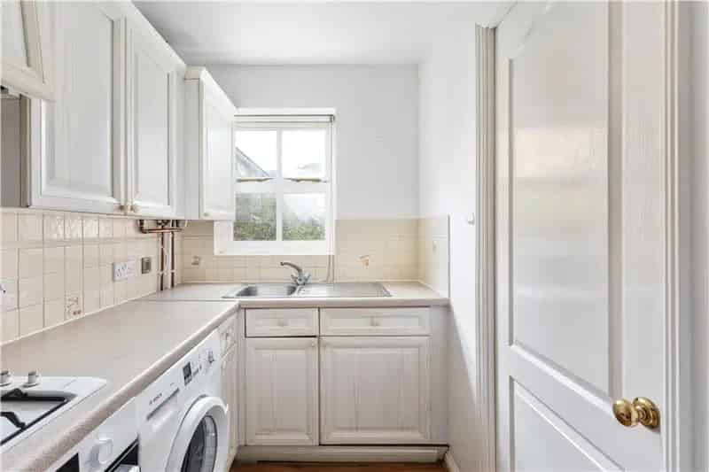 2 Bedroom House with Garden and Parking Near Stockwell