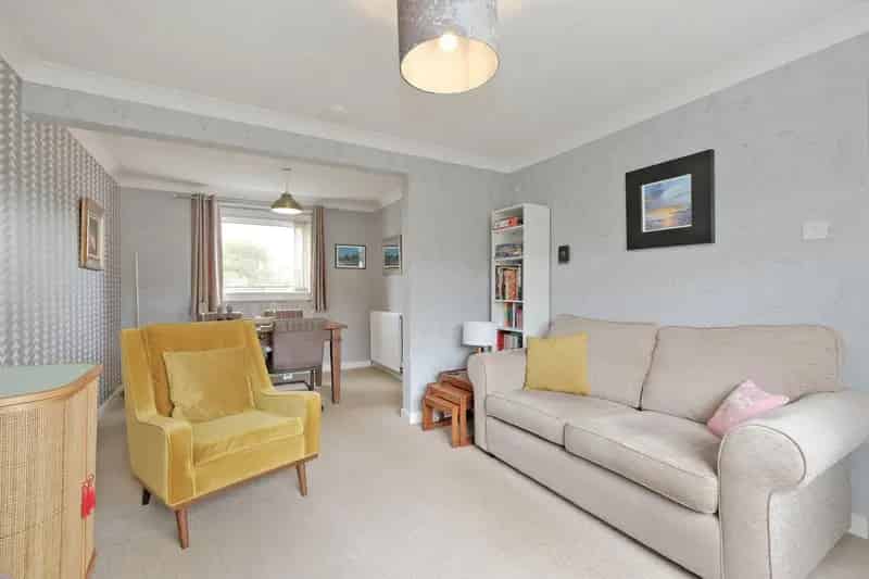 Coastal Gem: 2-Bed End-Terraced House with Sea Views