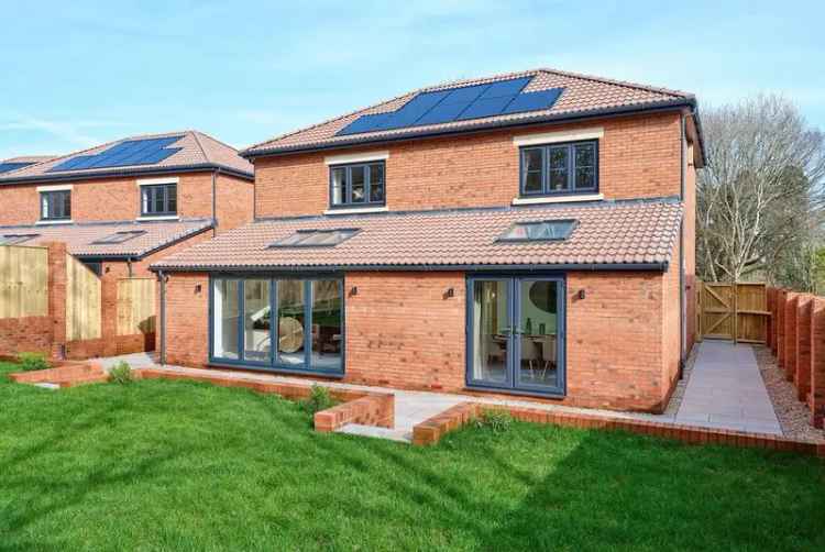 4 Bedroom Detached House for Sale in Hambrook