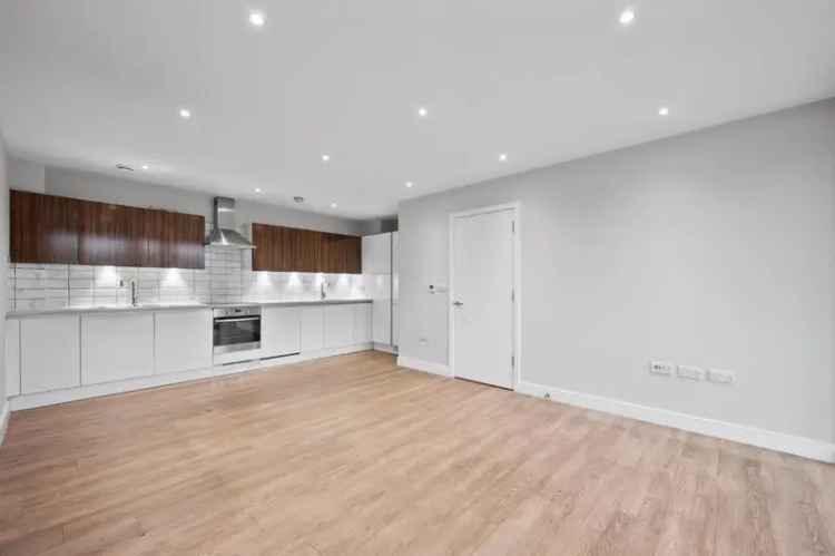 2 Bedroom Flat to Let Clapton Common