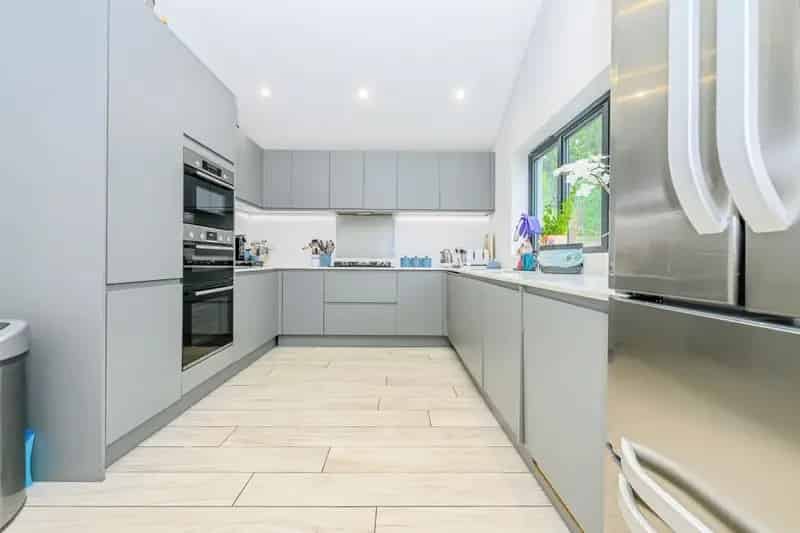 Stylish 3-Bed Detached Bungalow Near Apsley Station