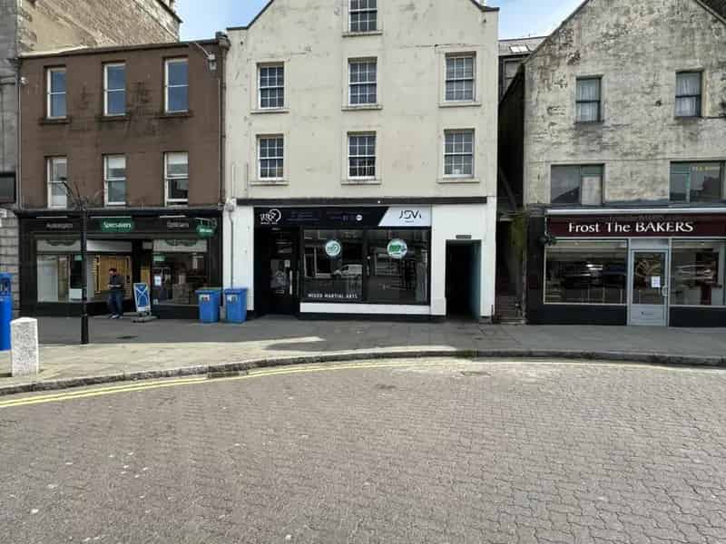 Retail Office Unit To Let 2601 SQ FT