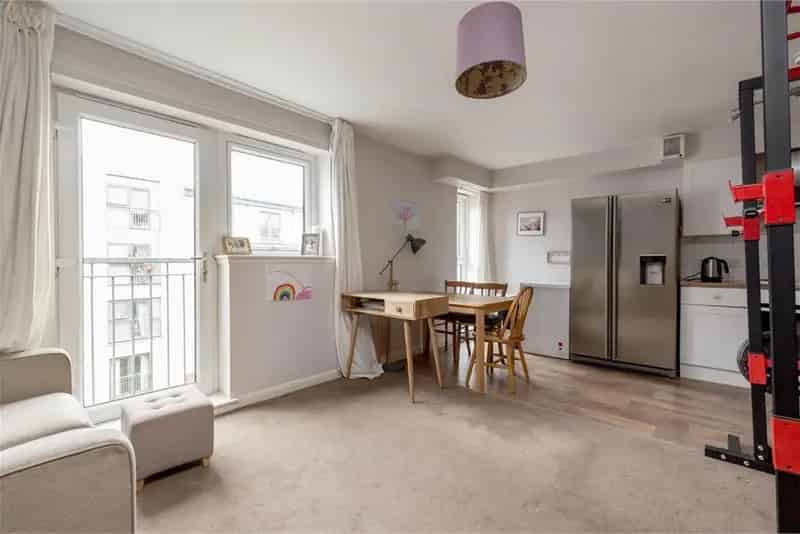 2 Bed Flat - Third Floor with 1 Reception Room