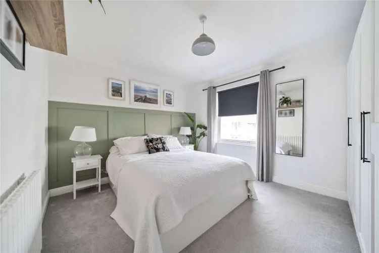 3 Bed House for Sale Hampton Court