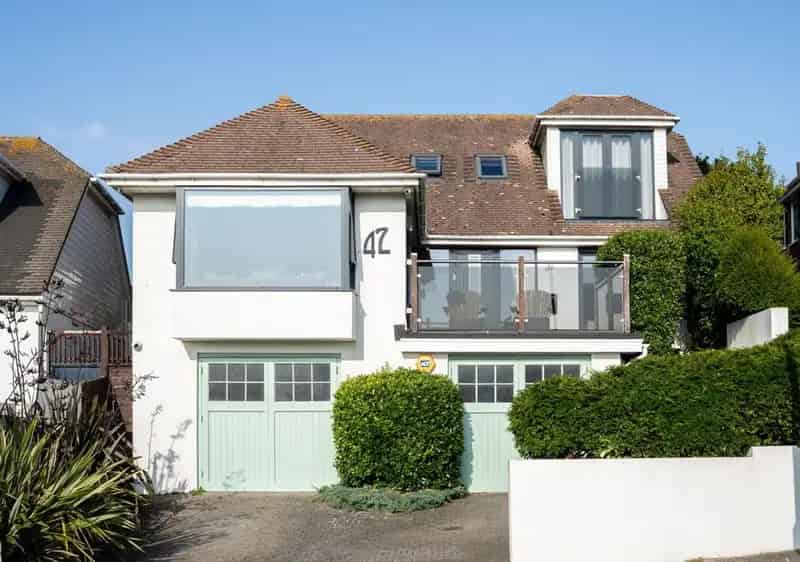 4 Bedroom Detached Coastal House For Sale