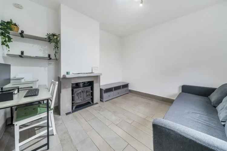 Two Double Bedroom Extended Cottage Maidenhead No Onward Chain
