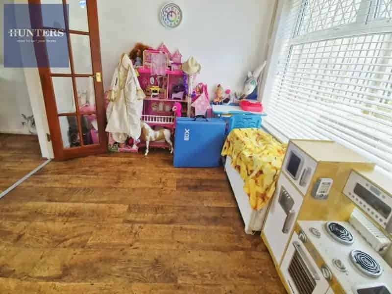 4 Bed House for Sale Near Schools and Transport