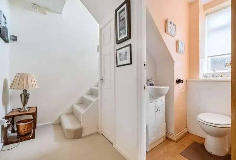 5 bed house for sale