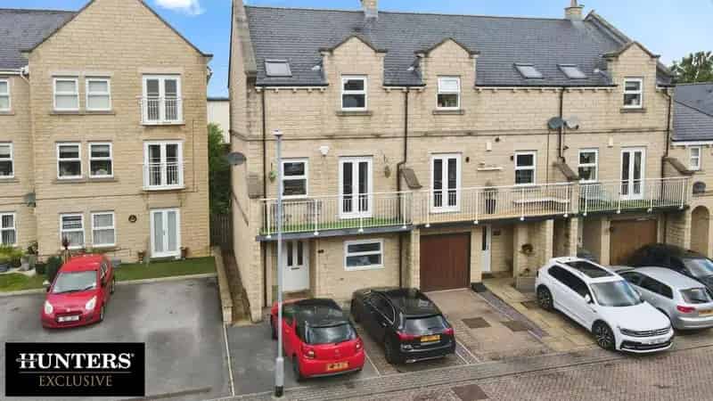 4 Bedroom End of Terrace House for Sale