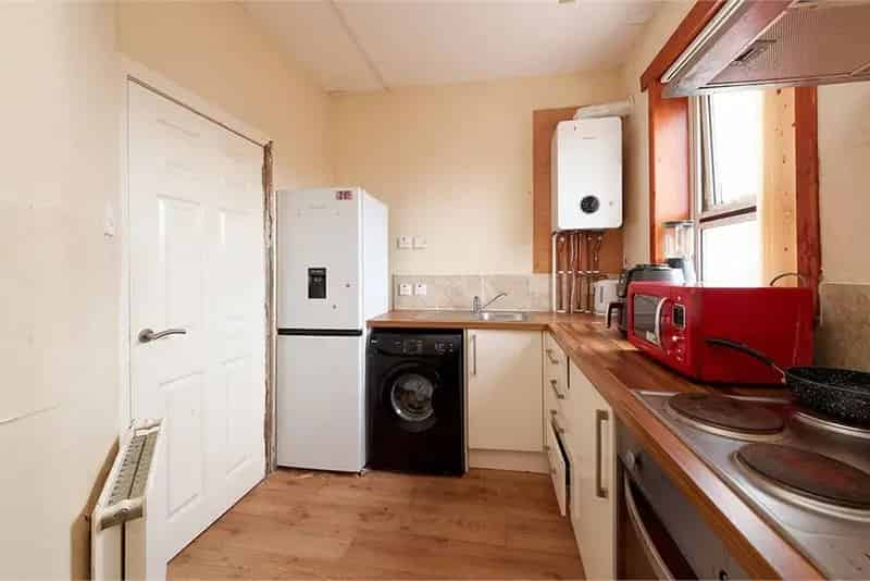 2 Bed Flat - Others with 1 Reception Room