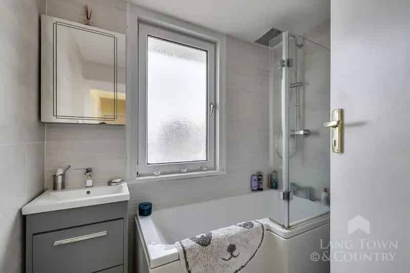 3 Bed Detached House For Sale Family Home Modern Kitchen Garden Outbuildings