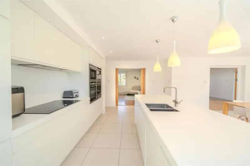 6 Bedroom Detached Modernist House for Sale