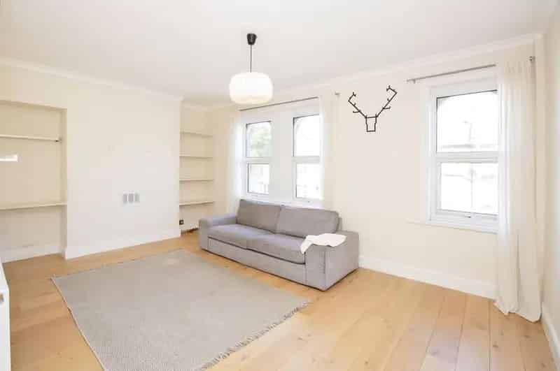 3 Bedroom Flat to Rent London E13 Available July 21st